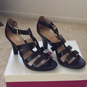 EXCELLENT condition NATURALIZER Black sandal 8.5